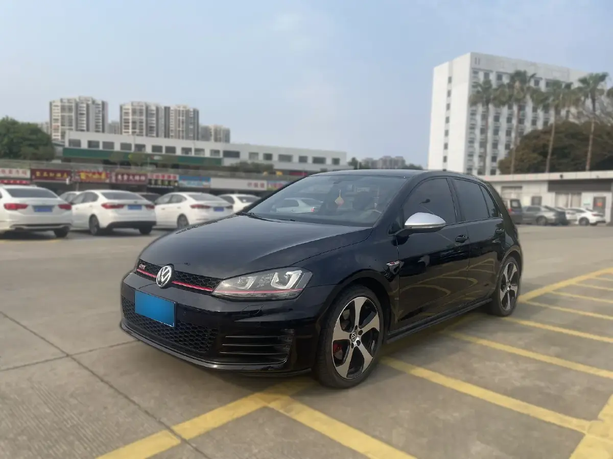 2016 Volkswagen GolfGTI 2.0T 220HP L4 7DCT