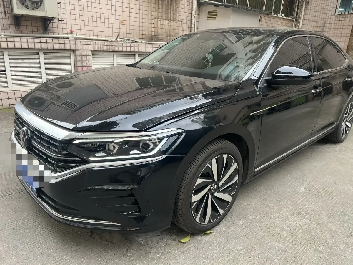 2023 Volkswagen Passat 2.0T 186HP L4 7DCT