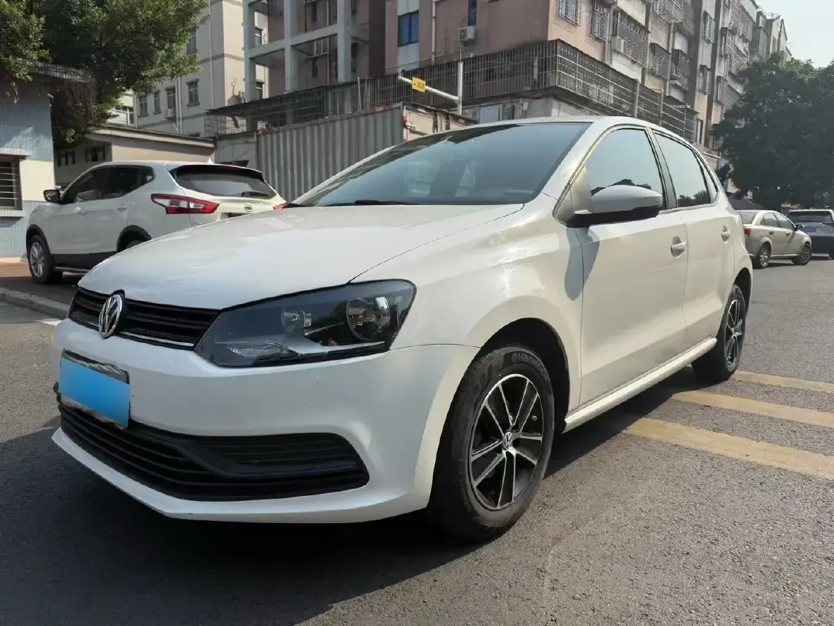 2016 Volkswagen Polo 1.4L 90HP L4 6AT