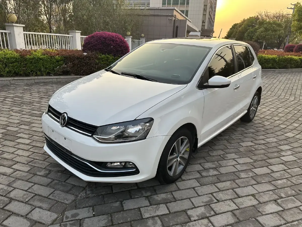2016 Volkswagen Polo 1.6L 110HP L4 6AT