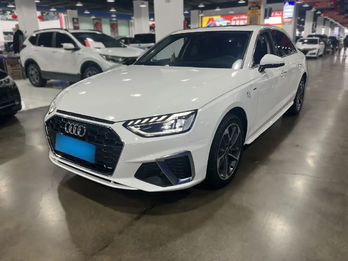 2022 Audi A4L 2.0T 190HP L4 7DCT