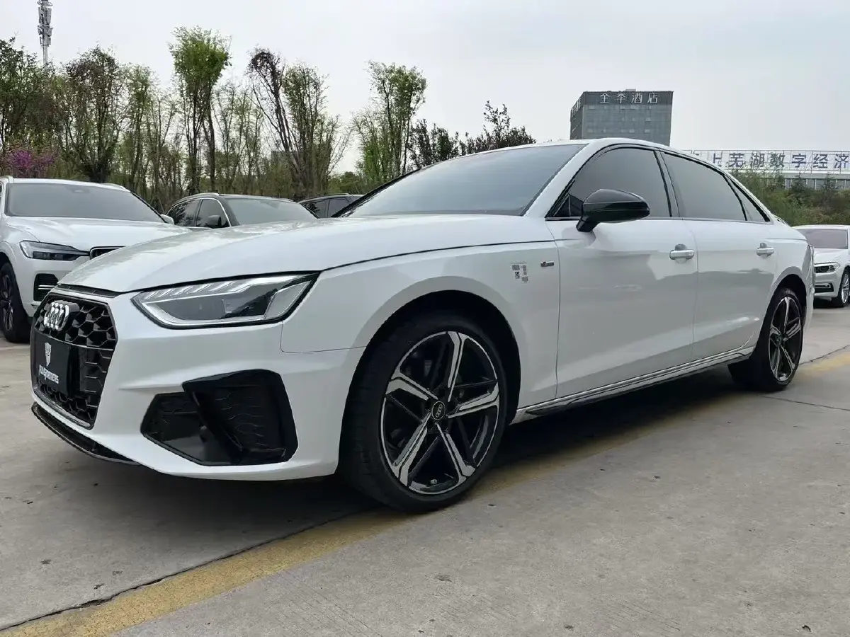 2023 Audi A4L 2.0T 190HP L4 7DCT