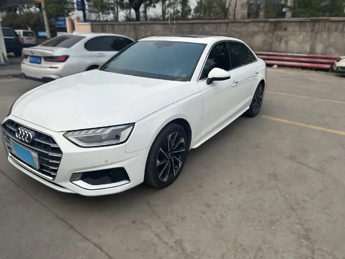 2022 Audi A4L 2.0T 190HP L4 7DCT