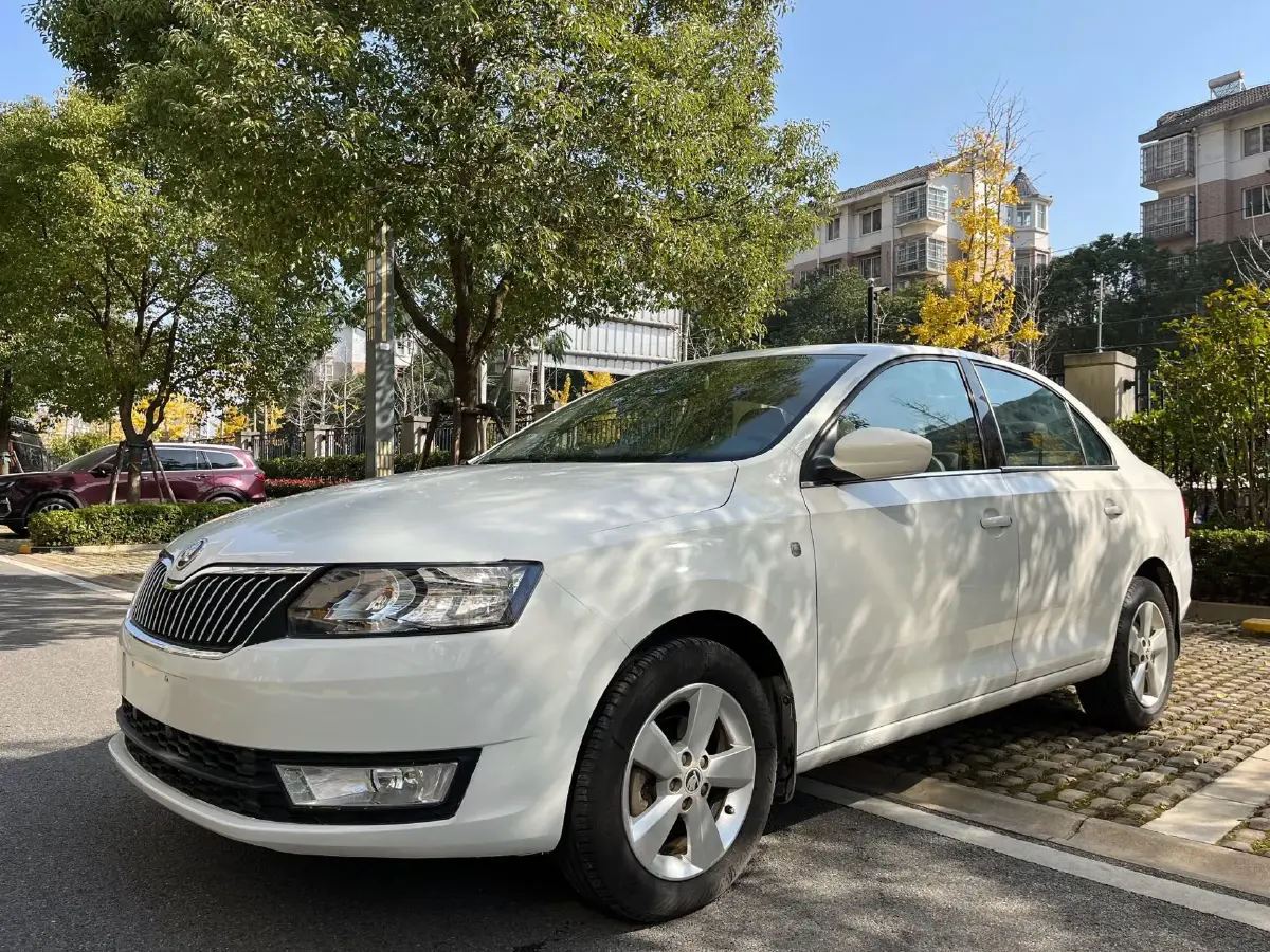 2015 Skoda Rapid 1.4L 90HP L4 5MT