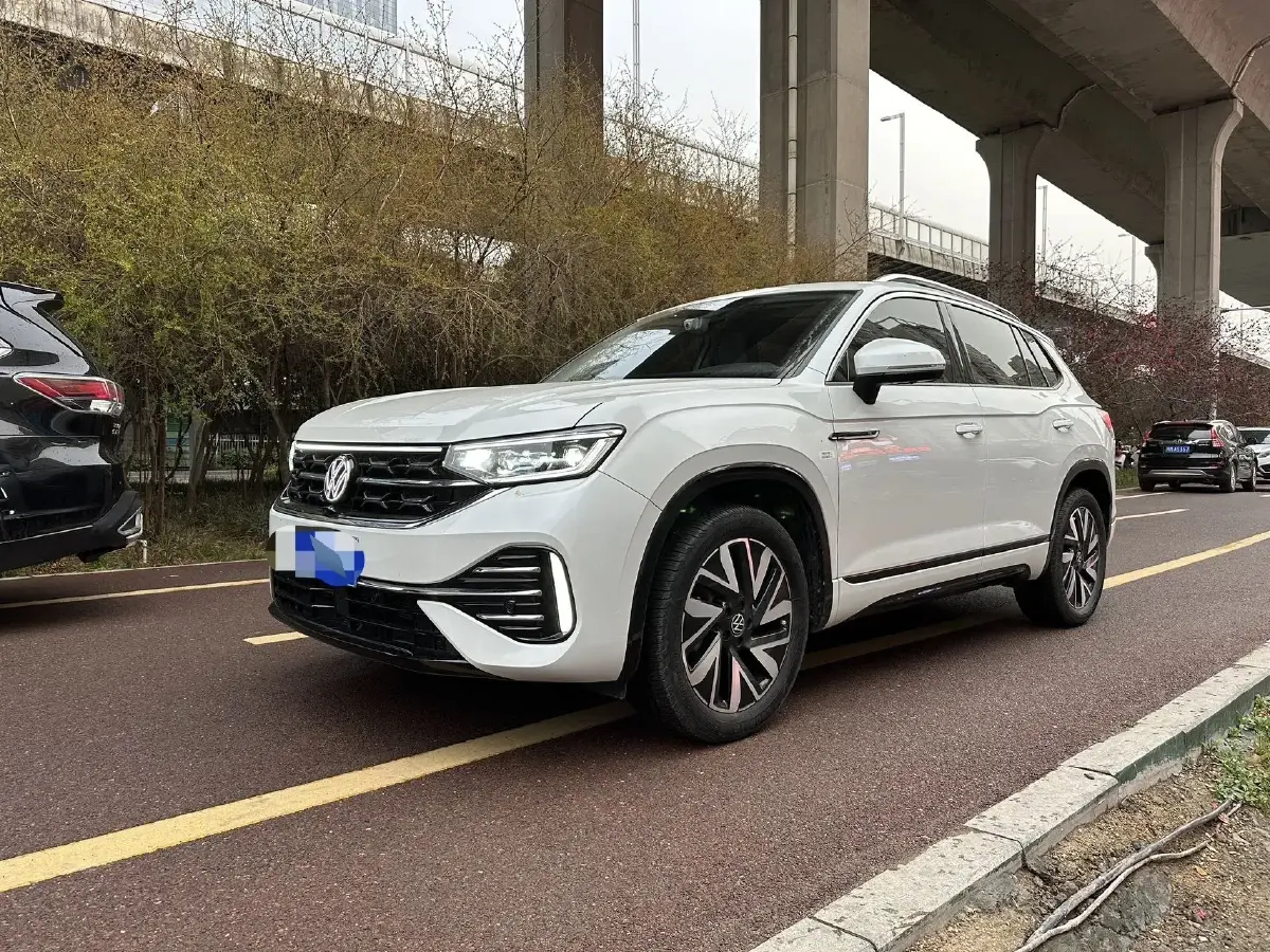 2023 Volkswagen Tayron 2.0T 220HP L4 7DCT