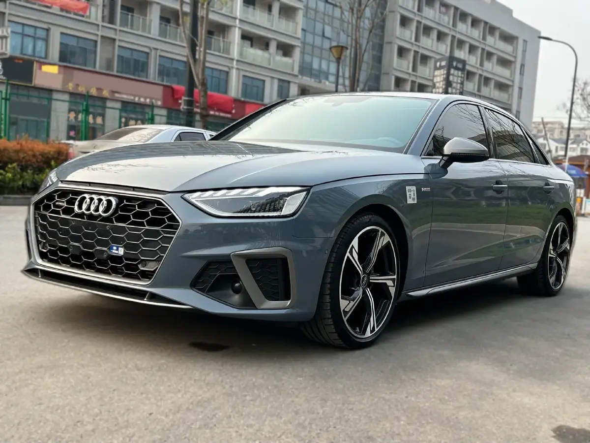 2022 Audi A4L 2.0T 190HP L4 7DCT