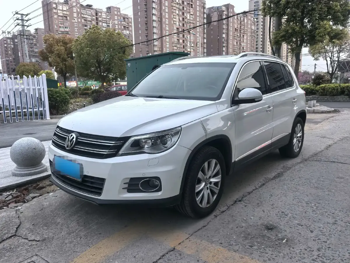 2012 Volkswagen Tiguan 2.0T 200HP L4 6AT