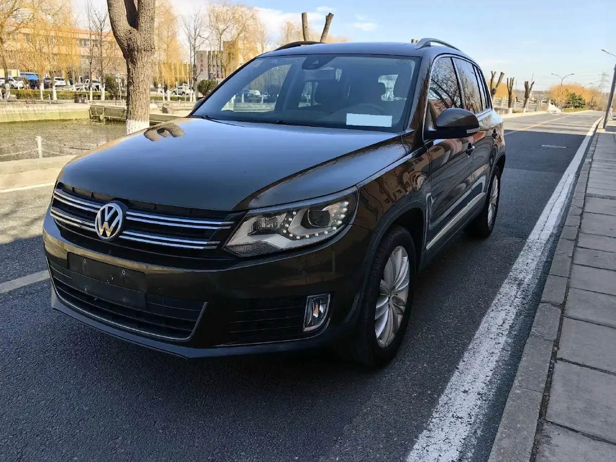 2013 Volkswagen Tiguan 2.0T 200HP L4 6AT