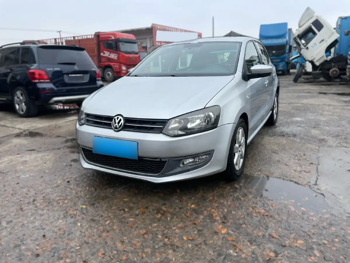 2011 Volkswagen Polo 1.4L 86HP L4 6AT