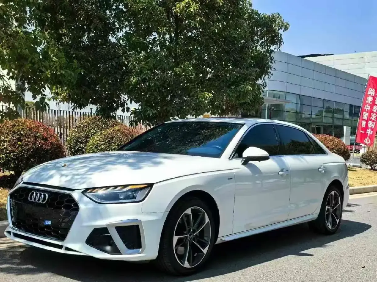 2023 Audi A4L 2.0T 190HP L4 7DCT