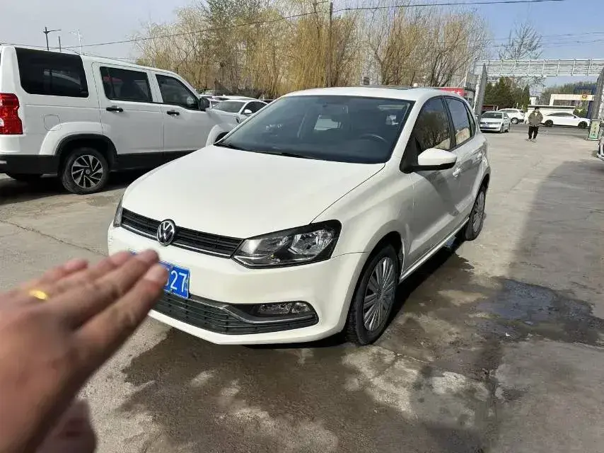2016 Volkswagen Polo 1.6L 110HP L4 5MT