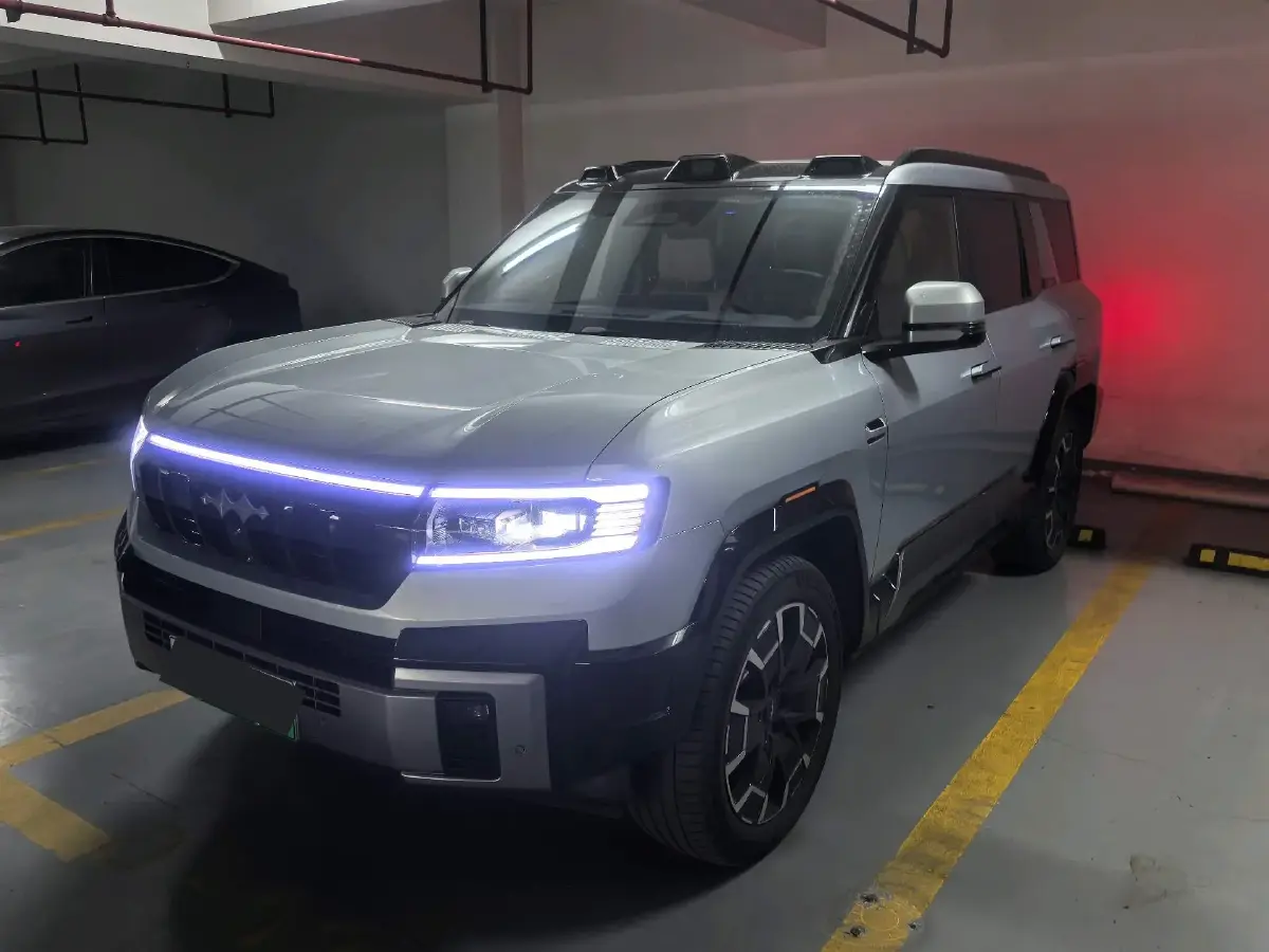 2025 FangChengBao Bao 8 2.0T 272HP L4 E-CVT PHEV 36.8KWH