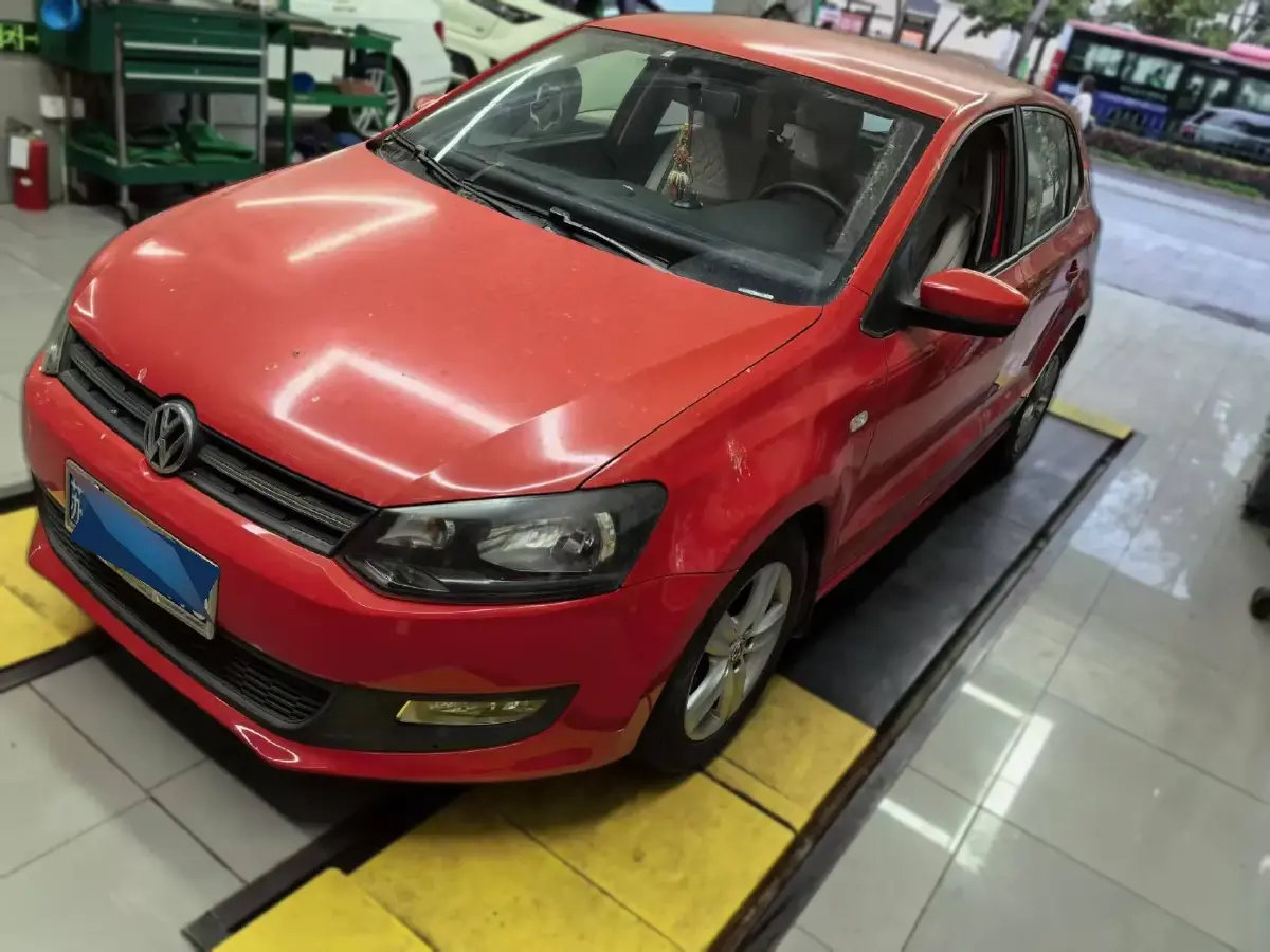 2011 Volkswagen Polo 1.4L 86HP L4 6AT