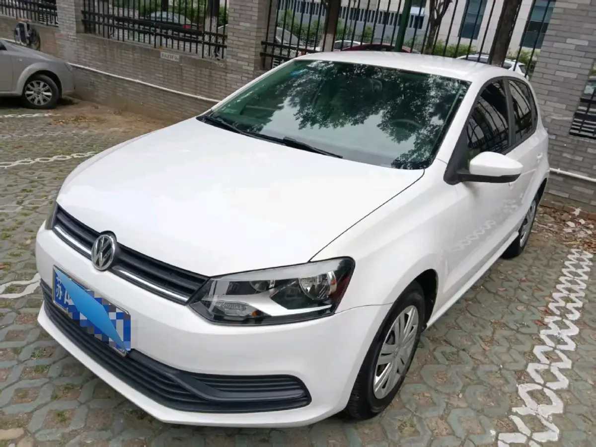 2016 Volkswagen Polo 1.4L 90HP L4 6AT