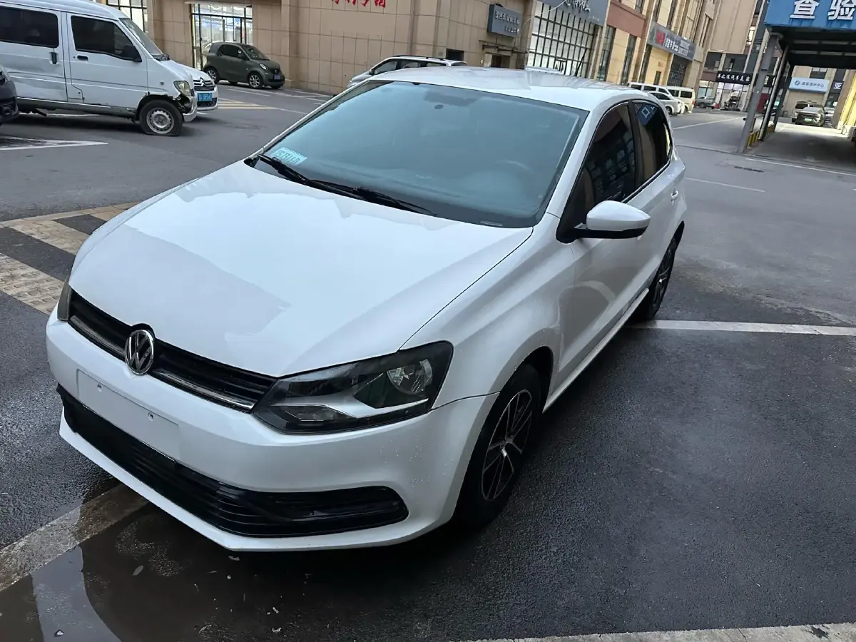 2016 Volkswagen Polo 1.4L 90HP L4 6AT