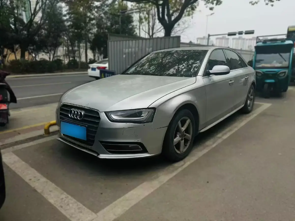 2010 Audi Q5 2.0T 211HP L4 7DCT