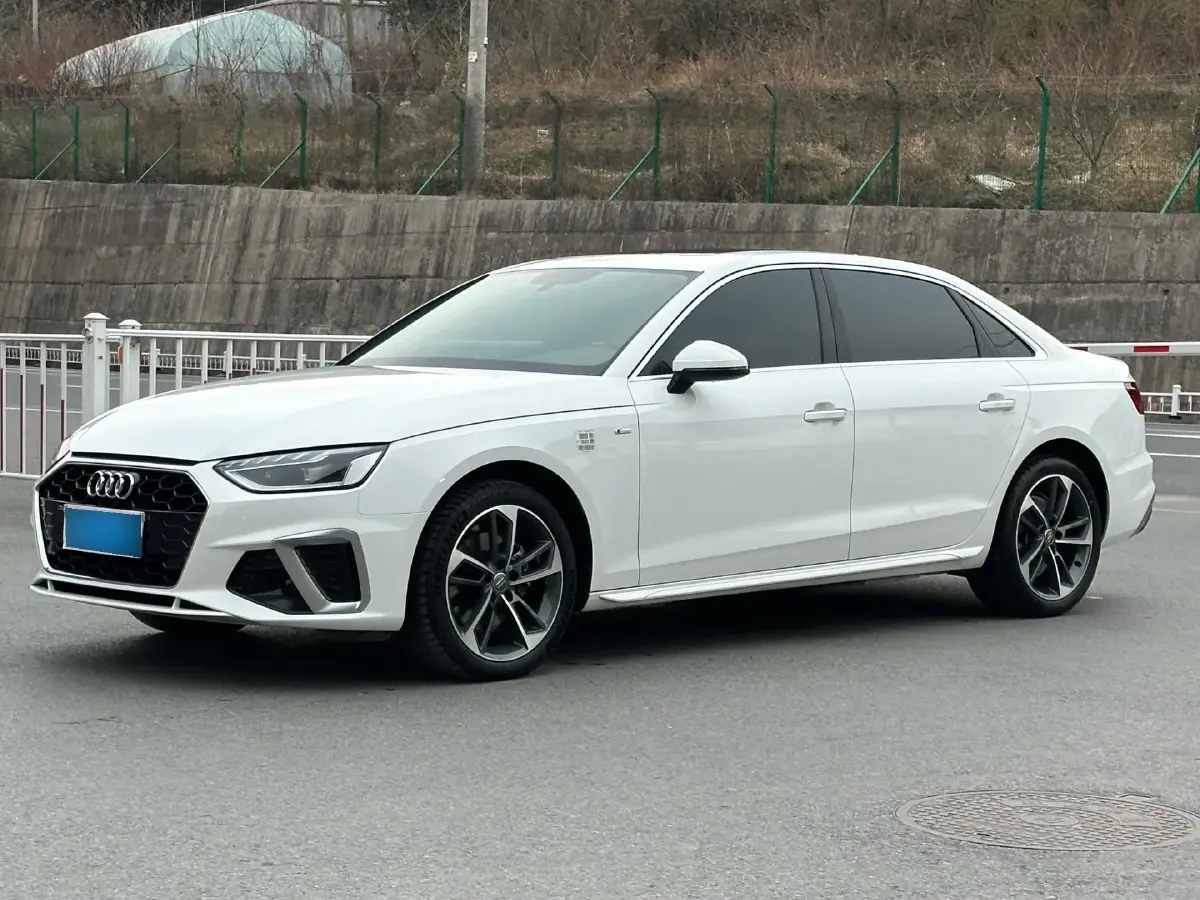 2022 Audi A4L 2.0T 190HP L4 7DCT