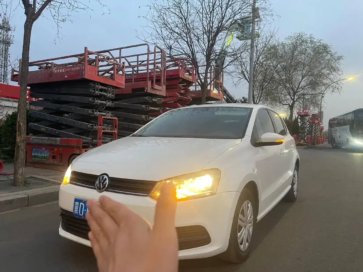 2016 Volkswagen Polo 1.4L 90HP L4 6AT