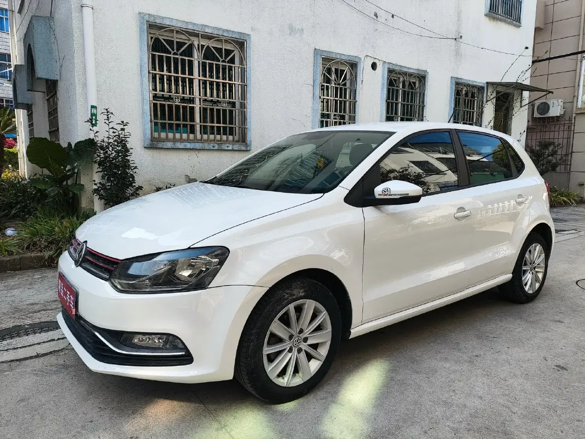 2014 Volkswagen Polo 1.6L 110HP L4 6AT