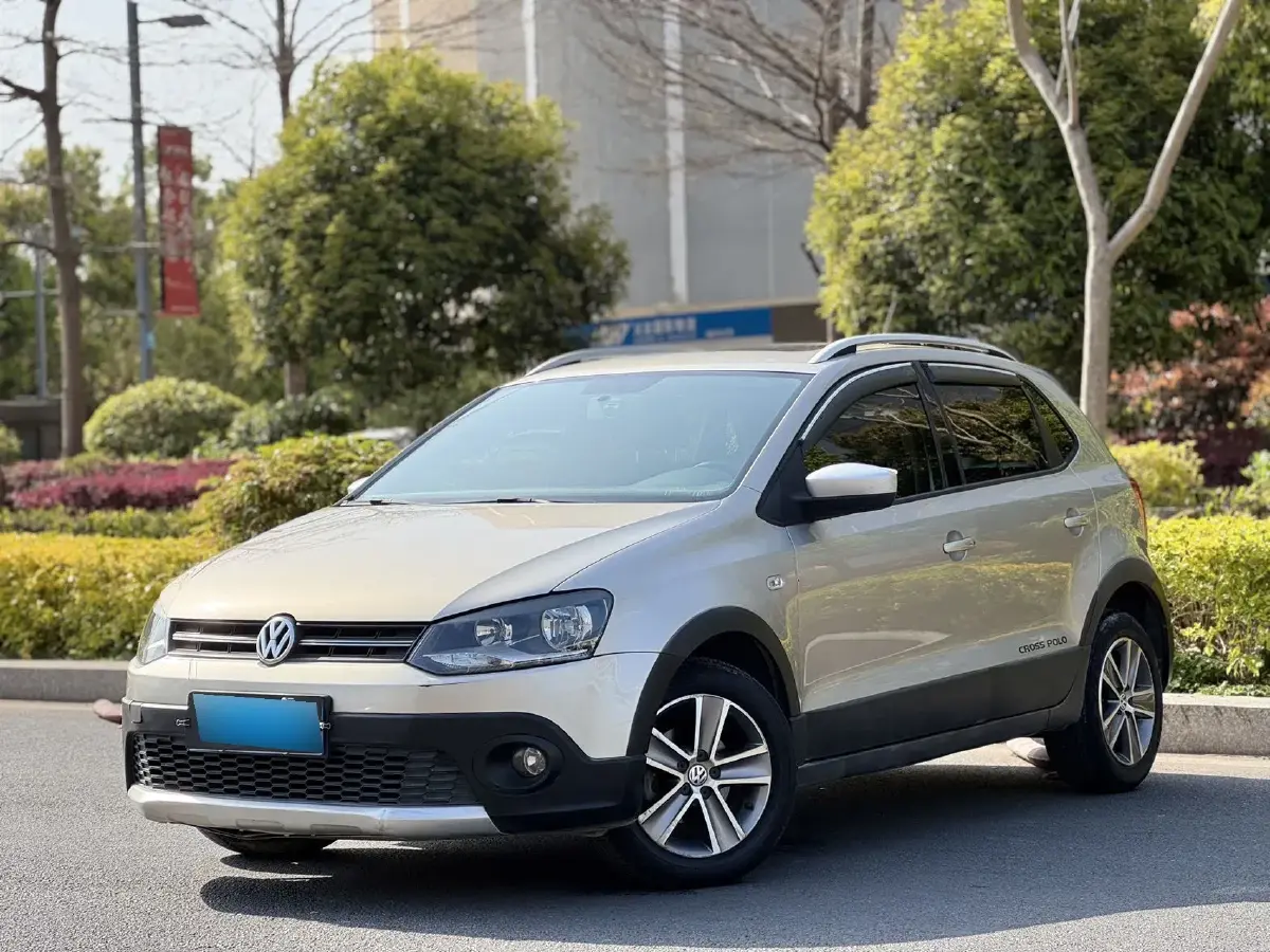2012 Volkswagen Polo 1.6L 105HP L4 5MT