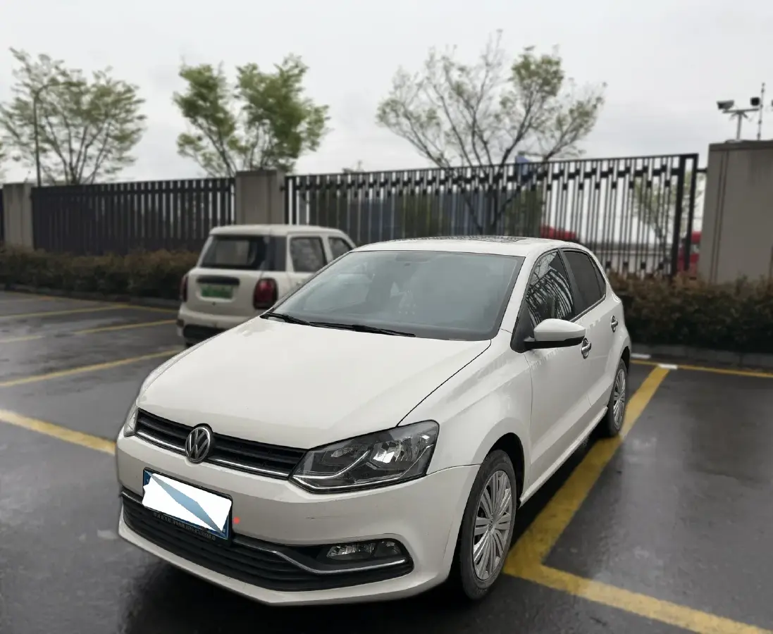 2016 Volkswagen Polo 1.6L 110HP L4 5MT