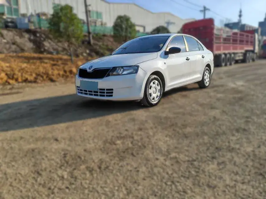2015 Skoda Rapid 1.4L 90HP L4 5MT