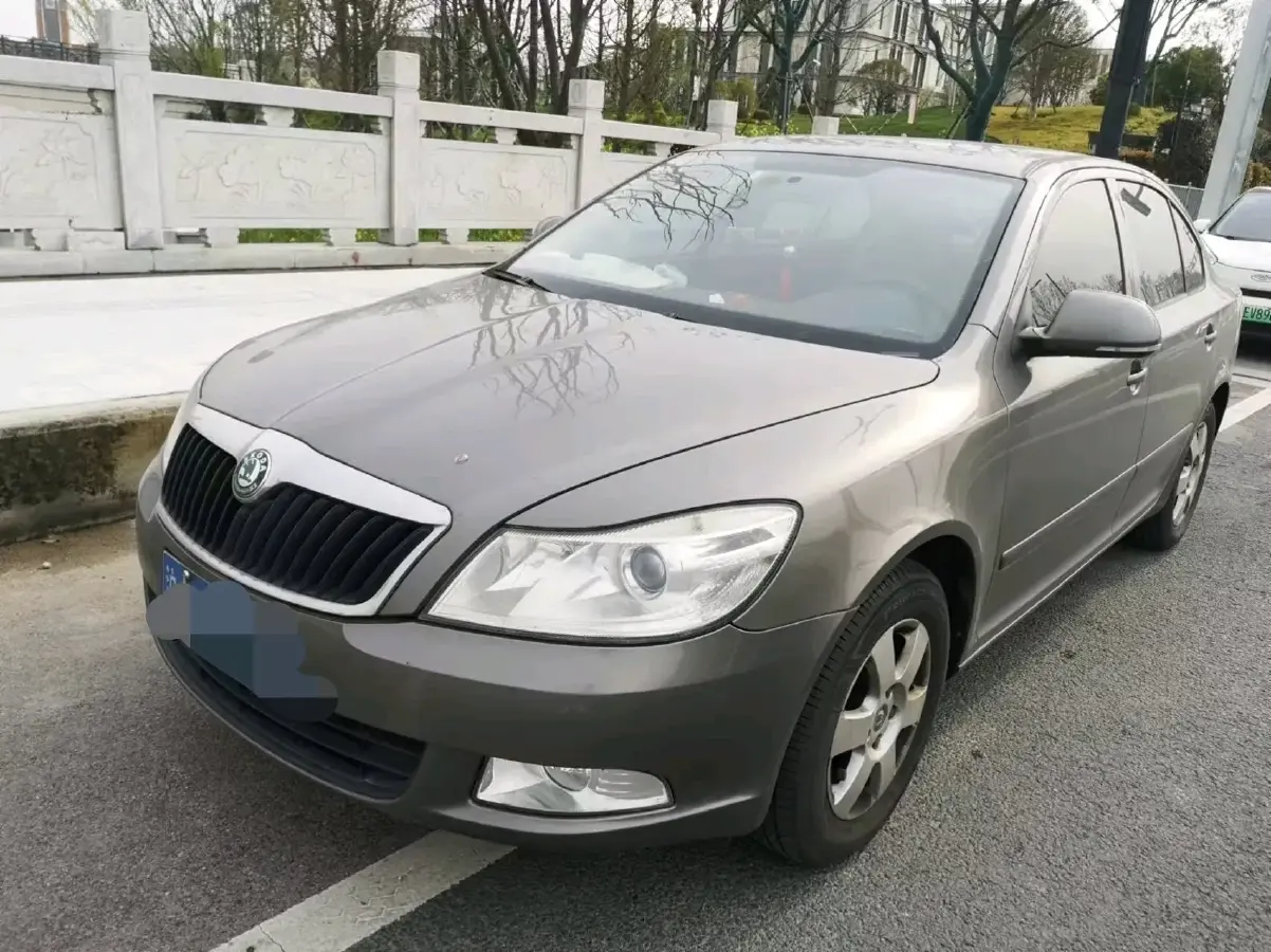2013 Skoda Octavia 2.0L 120HP L4 5MT