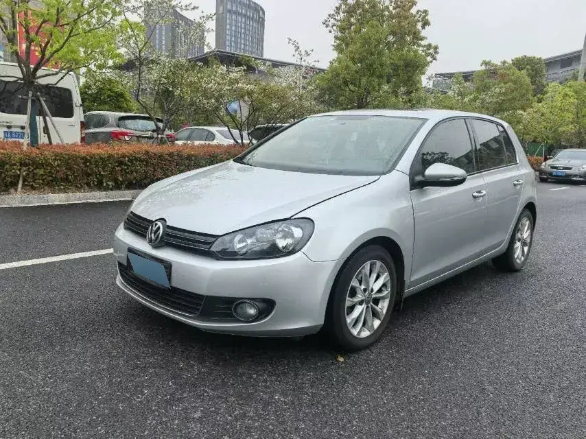 2010 Volkswagen Golf 1.6L 105HP L4 5MT