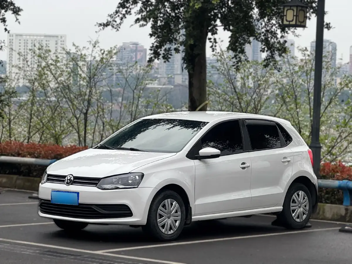 2016 Volkswagen Polo 1.4L 90HP L4 6AT