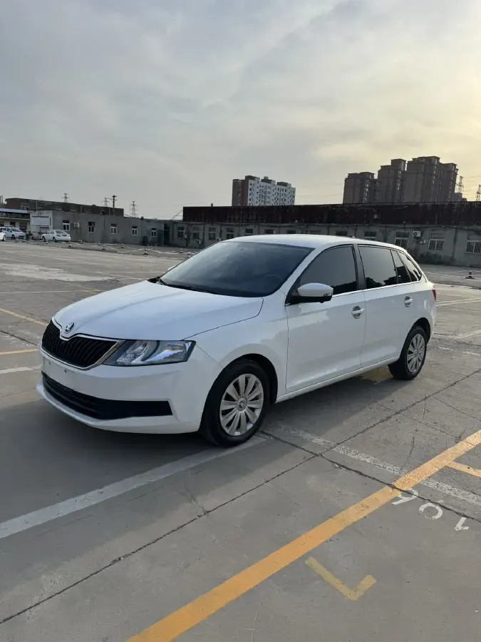 2019 Skoda Rapid Spaceback 1.5L 110HP L4 6AT