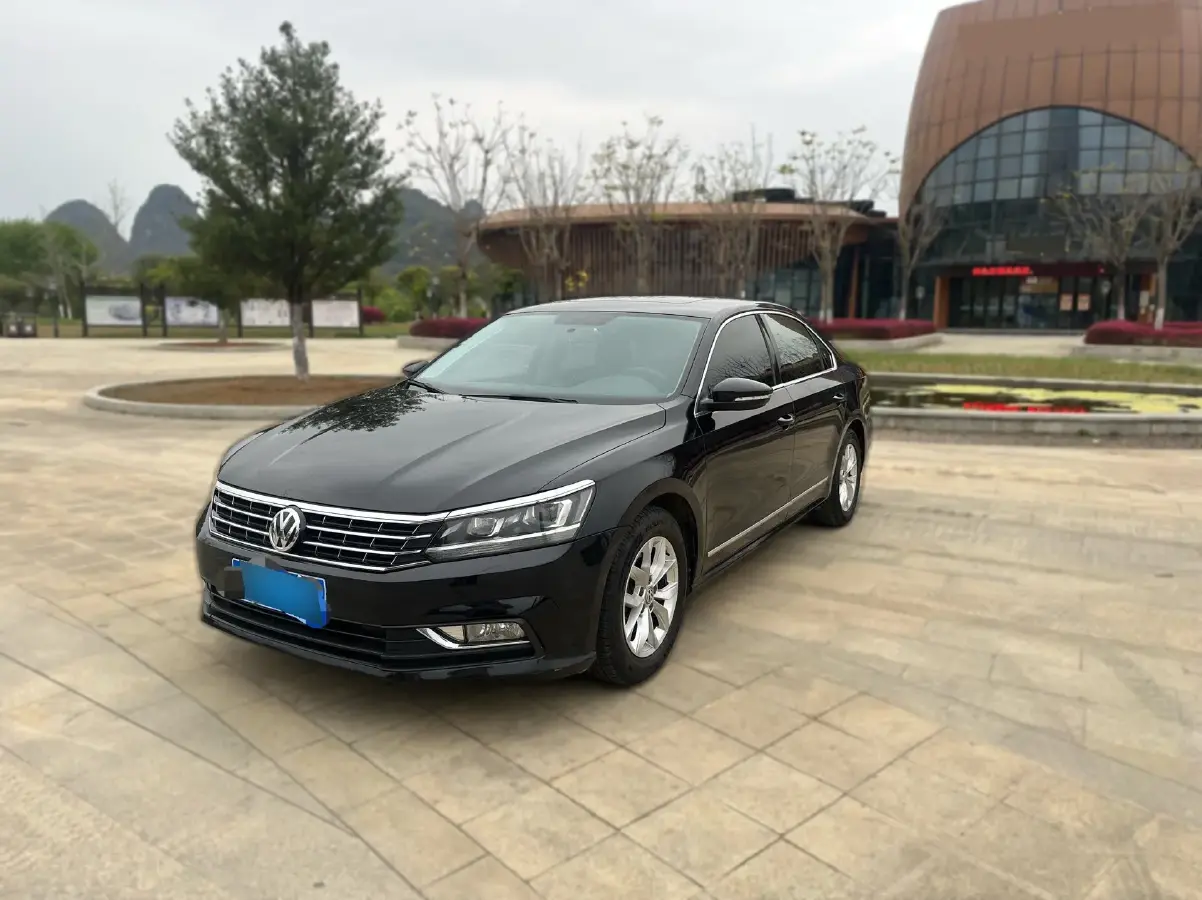 2015 Volkswagen Passat 1.8T 160HP L4 7DCT