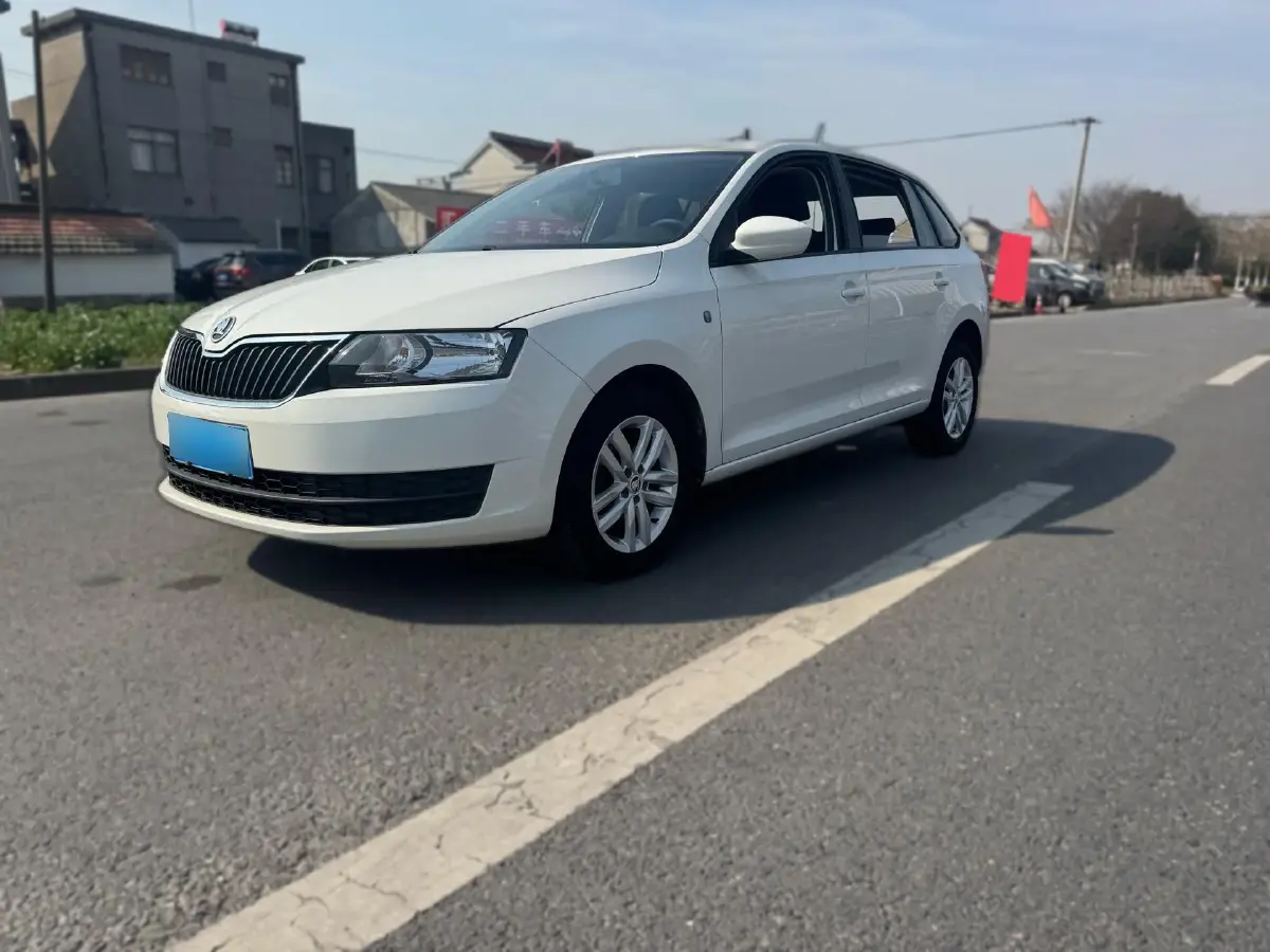 2016 Skoda Rapid Spaceback 1.6L 110HP L4 6AT
