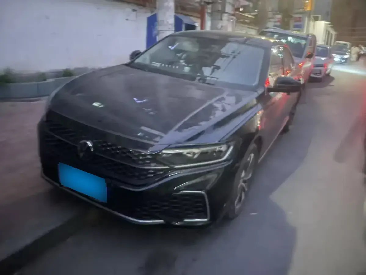 2022 Volkswagen Passat 2.0T 186HP L4 7DCT