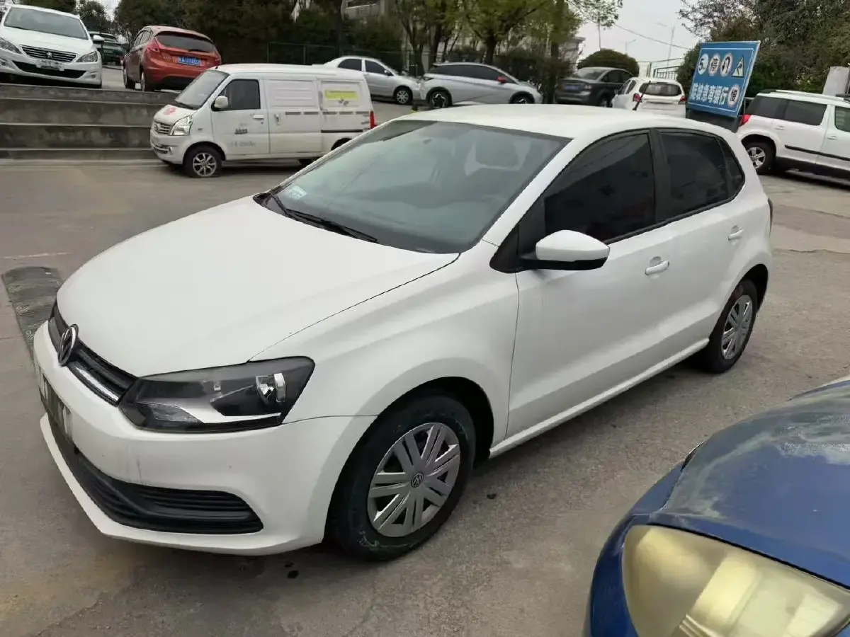 2014 Volkswagen Polo 1.4L 90HP L4 5MT