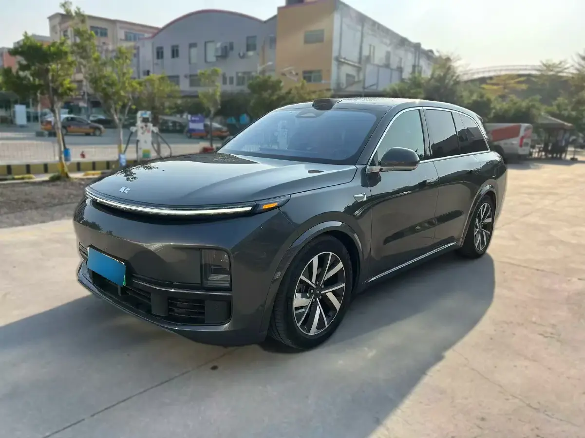 2023 GAC Trumpchi M8 2.0T 190HP L4 E-CVT Hybrid