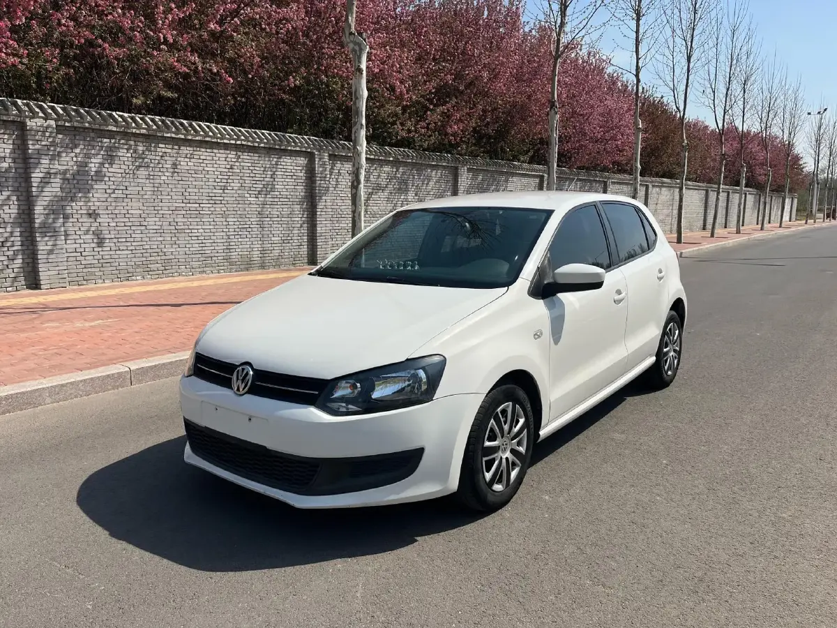 2013 Volkswagen Polo 1.4L 86HP L4 5MT