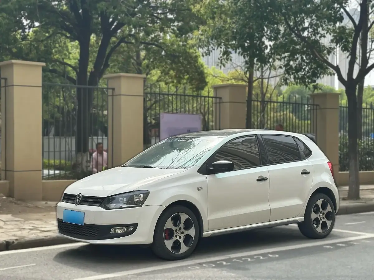 2012 Volkswagen Polo 1.4T 131HP L4 7DCT