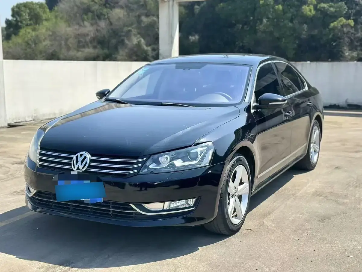 2013 Volkswagen Passat 2.0T 200HP L4 6DCT