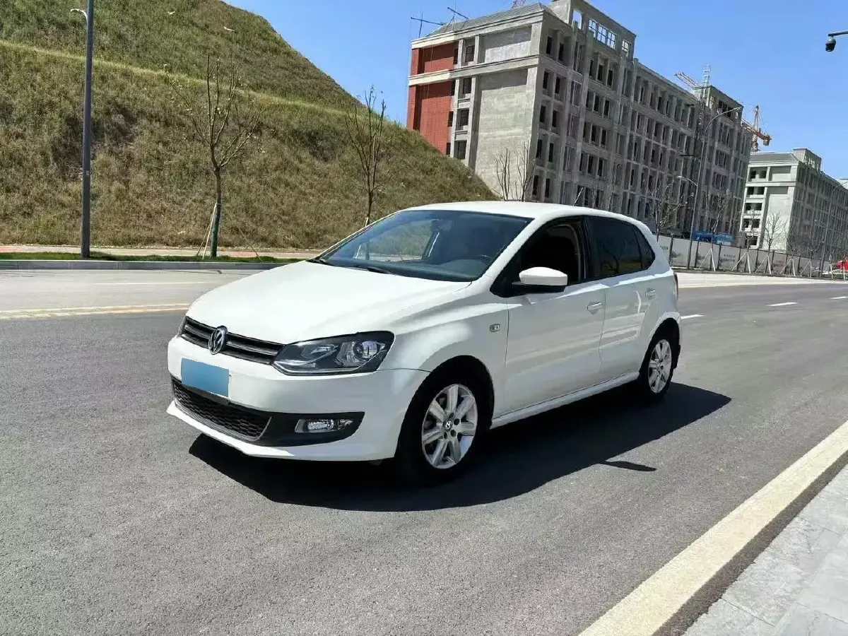2013 Volkswagen Polo 1.4L 86HP L4 5MT