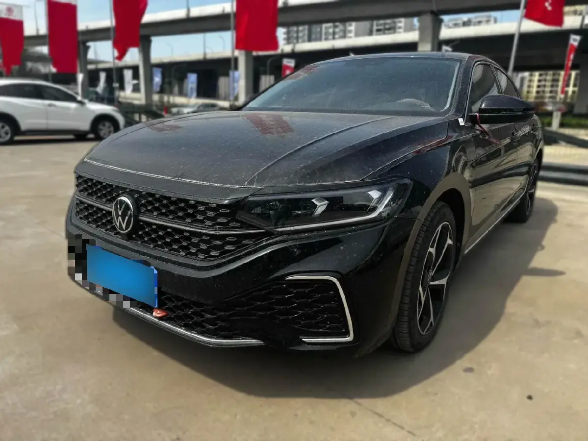 2023 Volkswagen Passat 2.0T 186HP L4 7DCT