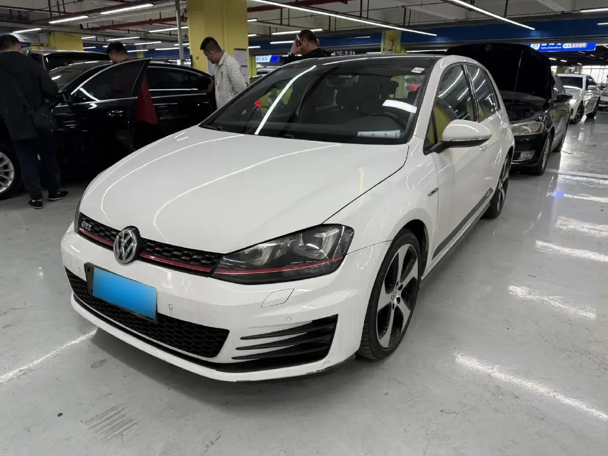 2016 Volkswagen GolfGTI 2.0T 220HP L4 7DCT