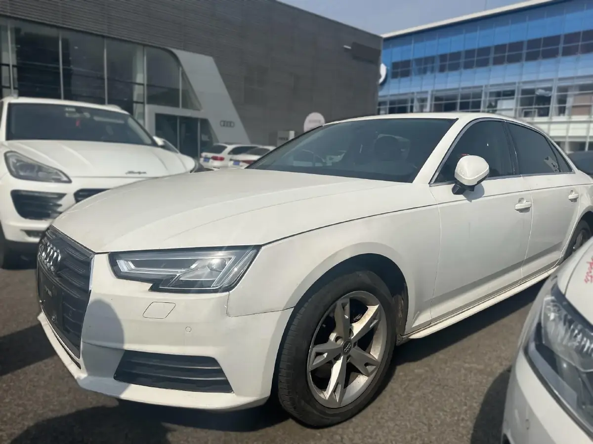 2017 Audi A4L 2.0T 190HP L4 7DCT