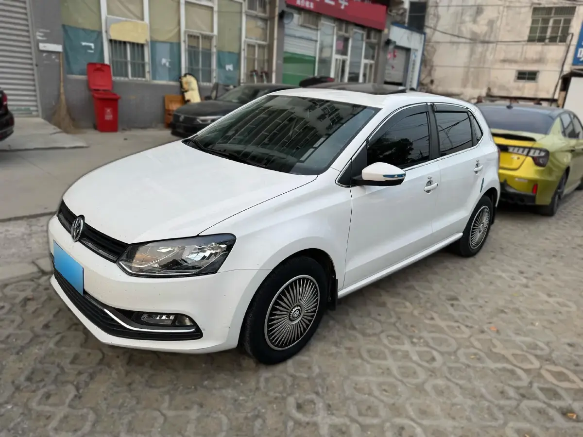 2016 Volkswagen Polo 1.6L 110HP L4 5MT