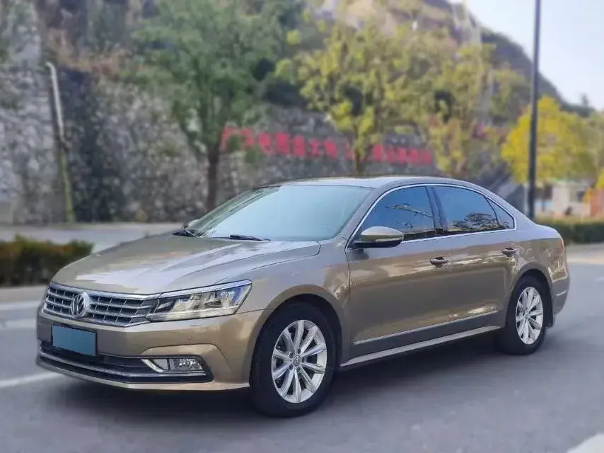 2013 Volkswagen Passat 1.8T 160HP L4 7DCT