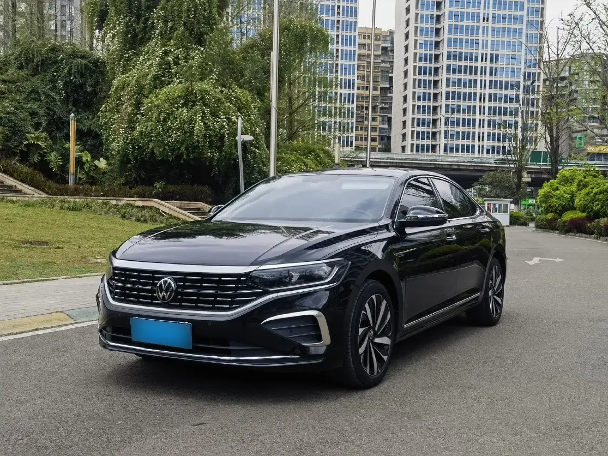 2024 Volkswagen Passat 2.0T 220HP L4 7DCT