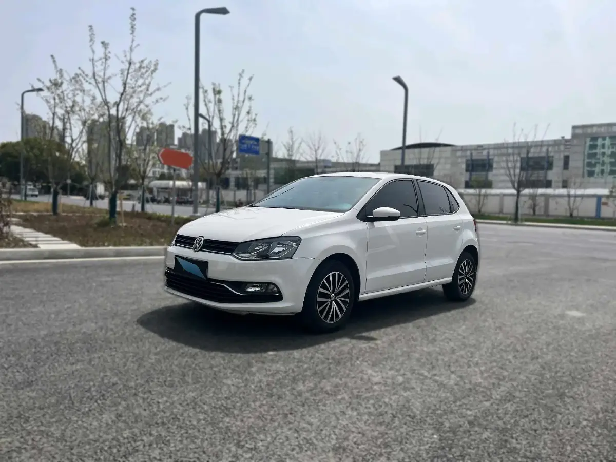 2016 Volkswagen Polo 1.6L 110HP L4 5MT