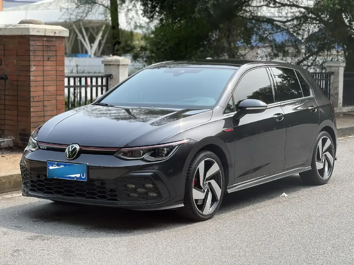 2016 Volkswagen GolfGTI 2.0T 220HP L4 7DCT