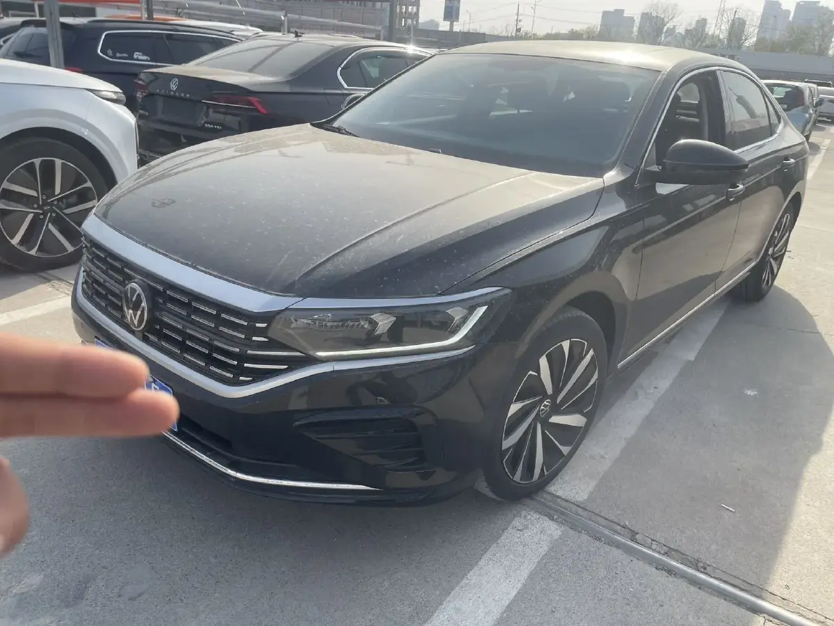 2023 Volkswagen Passat 2.0T 186HP L4 7DCT
