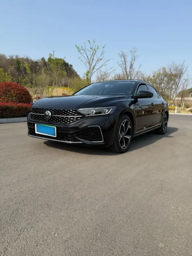 2023 Volkswagen Passat 2.0T 186HP L4 7DCT
