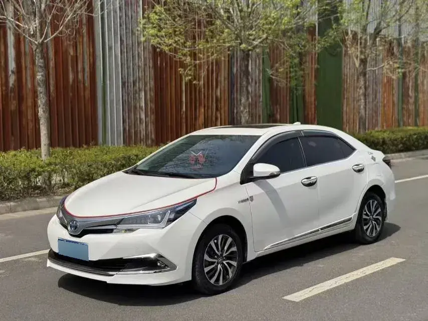 2017 Toyota Corolla 1.8L 99HP L4 E-CVT Hybrid